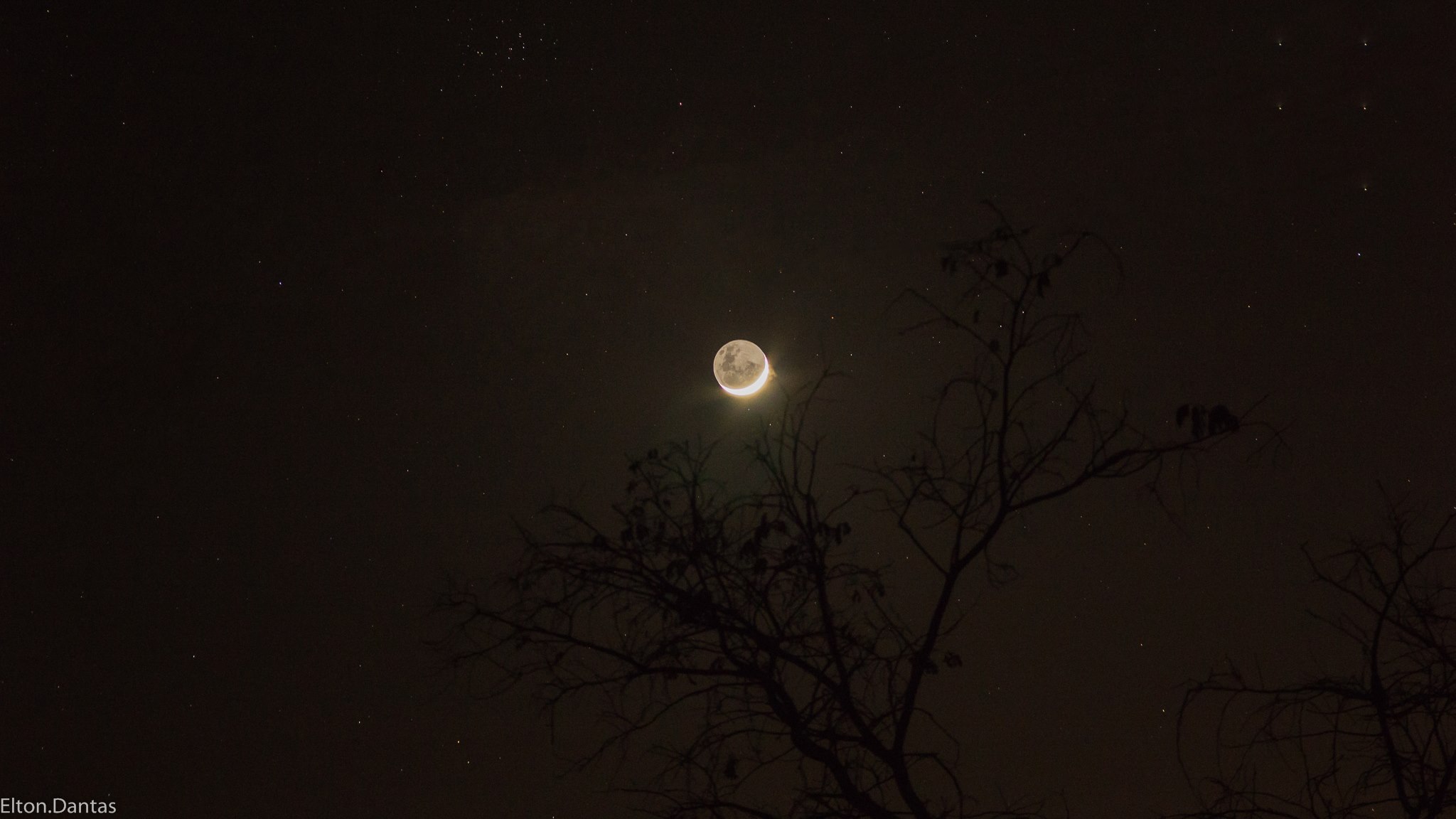 Lua Minguante no céu de Matureia - Foto: Elton Dantas