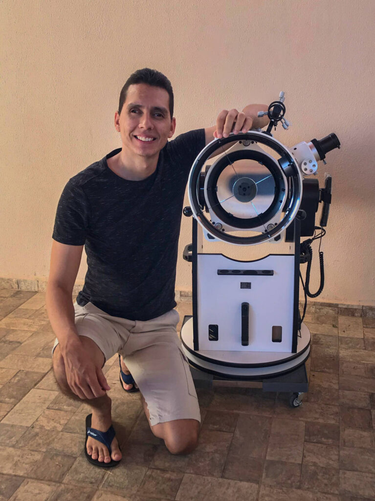 Nyêrdson Ferreira e seu telescópio - Créditos: acervo pessoal Nyêrdson Ferreira